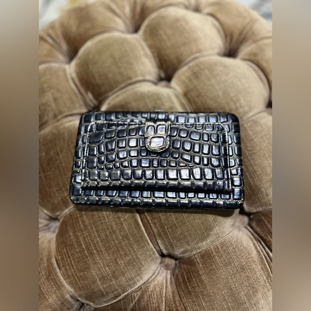 Snap shut wallet with change purse